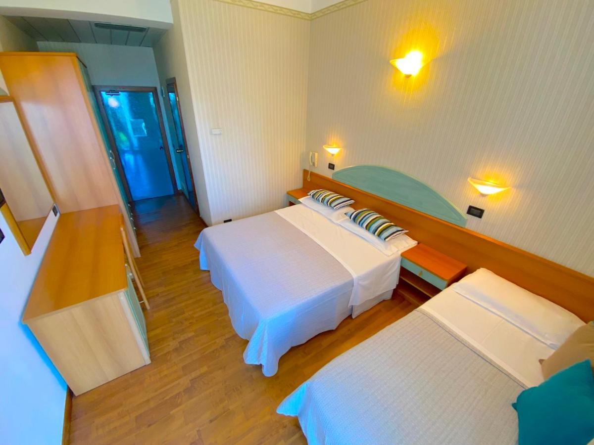 Hotel President Cattolica Esterno foto
