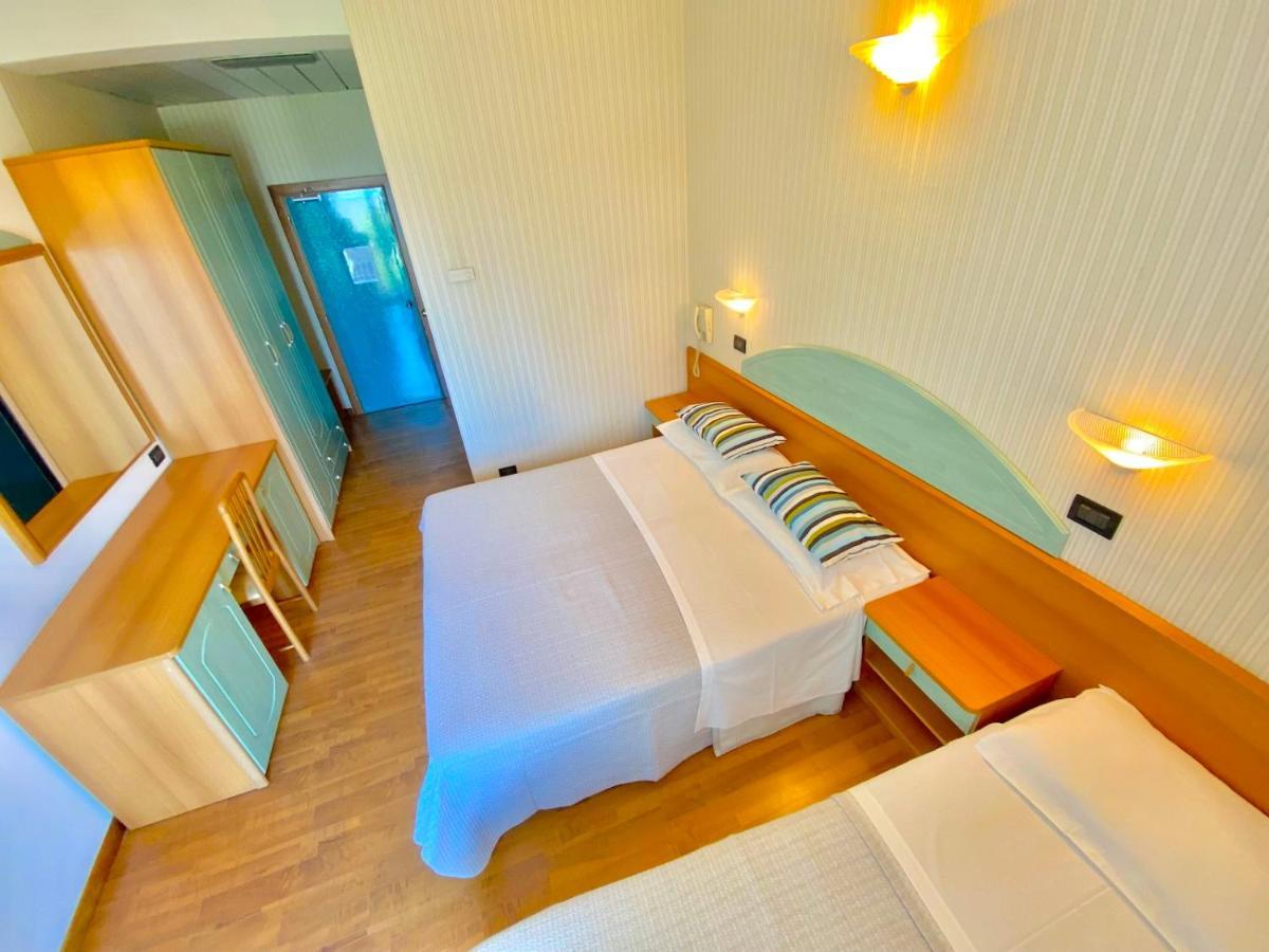 Hotel President Cattolica Esterno foto