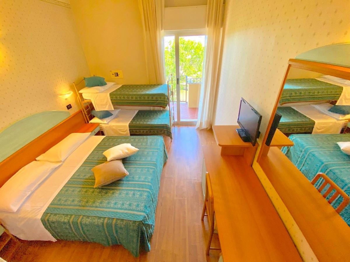 Hotel President Cattolica Esterno foto