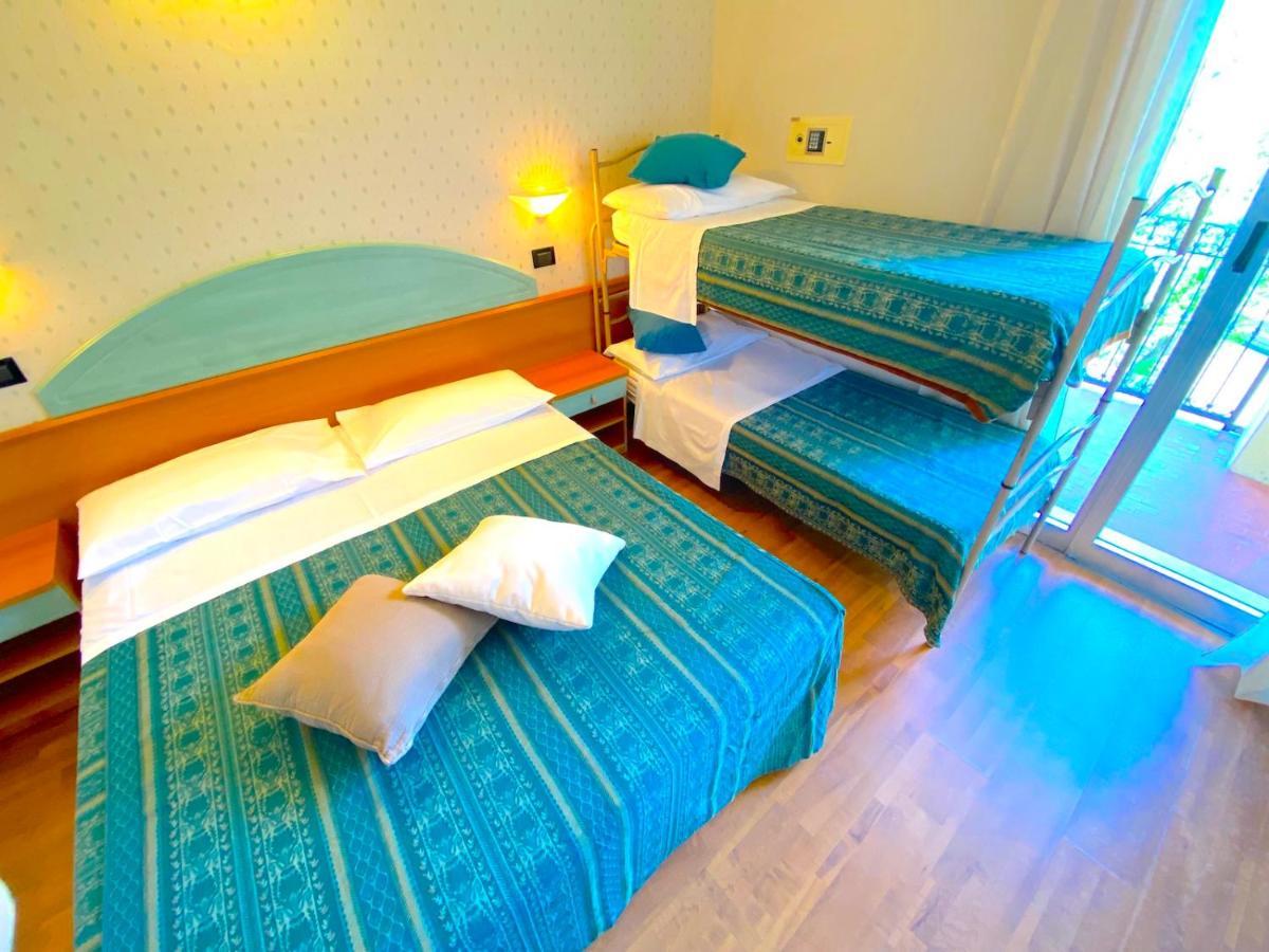 Hotel President Cattolica Esterno foto