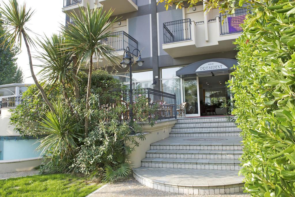 Hotel President Cattolica Esterno foto