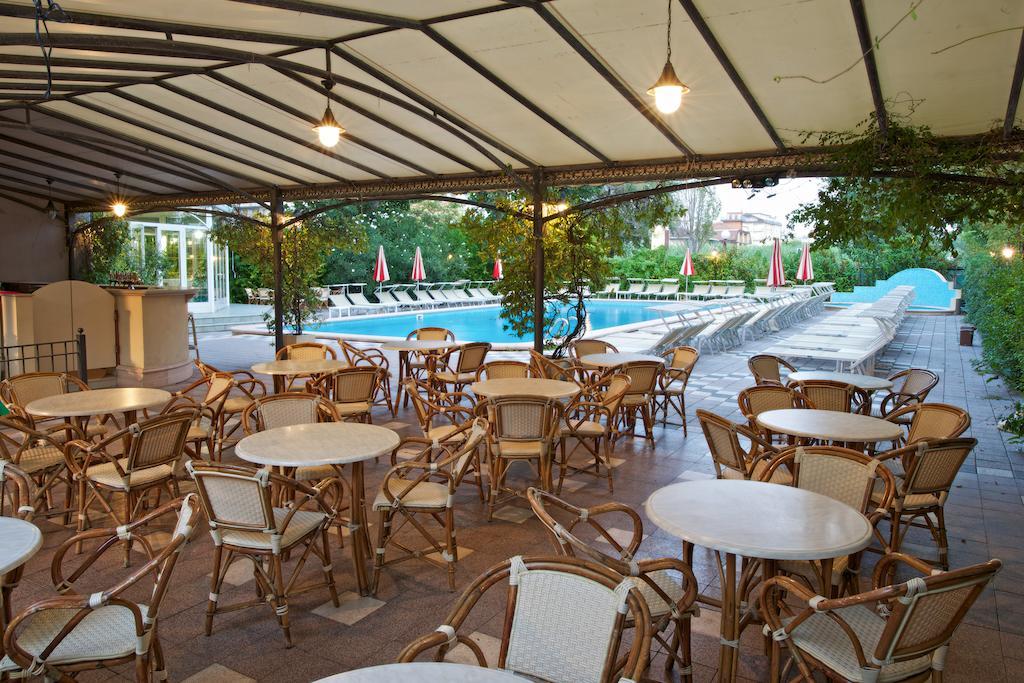 Hotel President Cattolica Esterno foto
