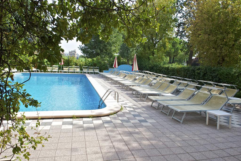 Hotel President Cattolica Esterno foto