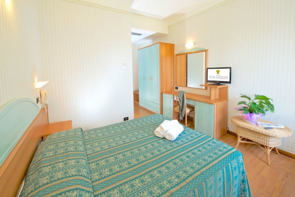 Hotel President Cattolica Esterno foto