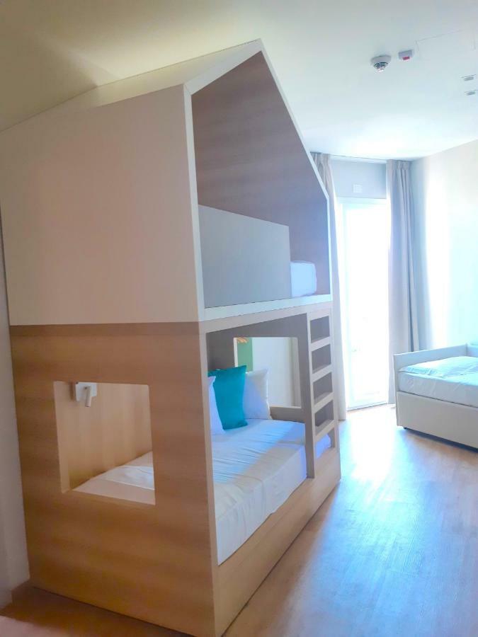 Hotel President Cattolica Esterno foto
